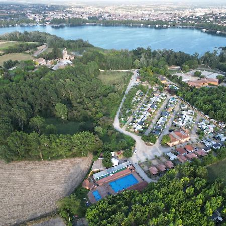 Camping Bungalow El Llac De Banyoles Porqueres Exteriér fotografie