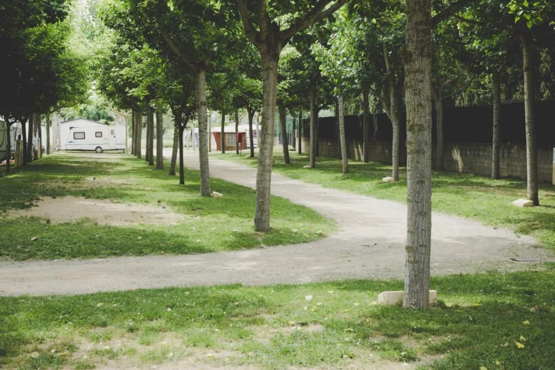Camping Bungalow El Llac De Banyoles Porqueres Exteriér fotografie
