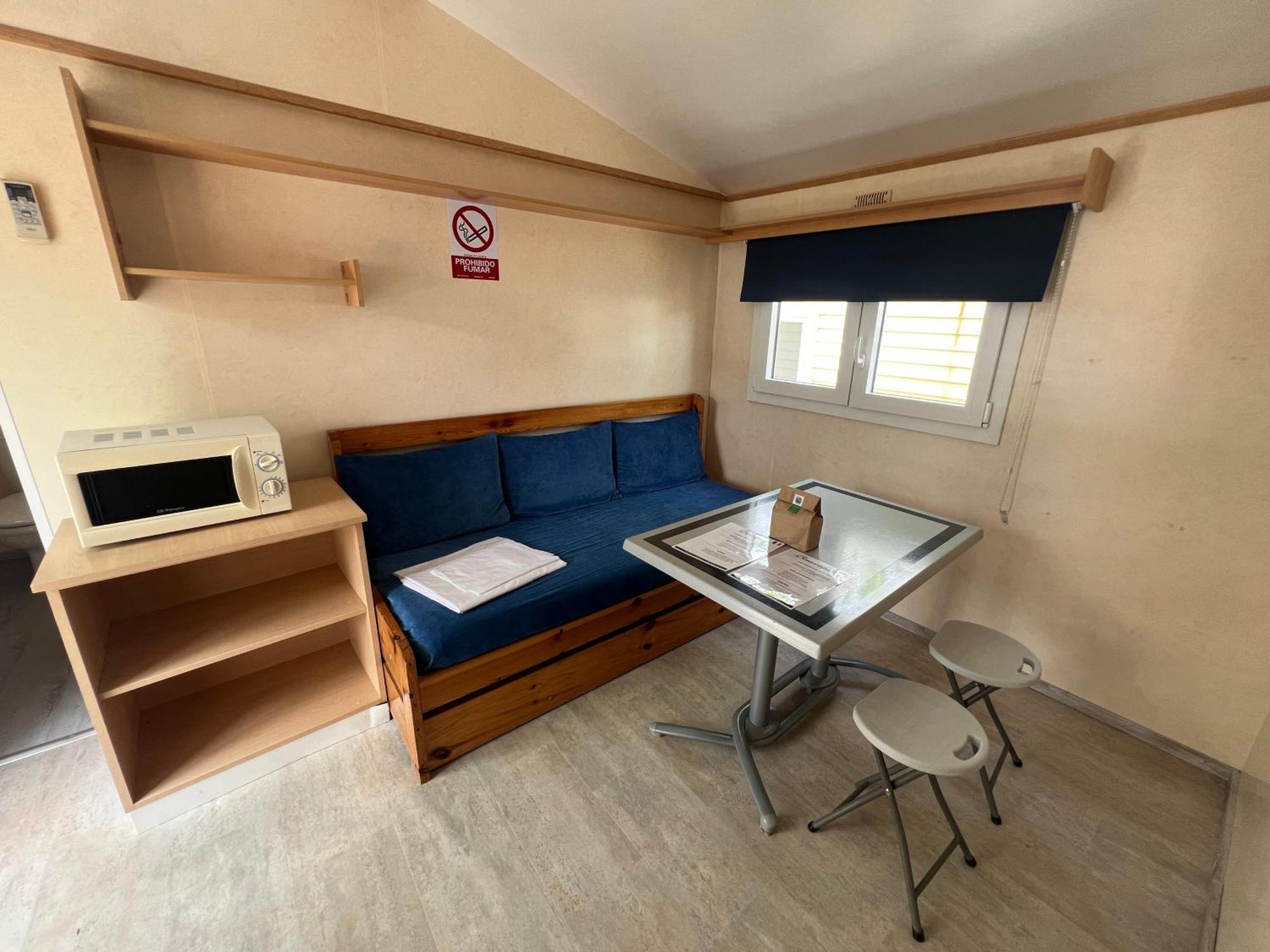 Camping Bungalow El Llac De Banyoles Porqueres Pokoj fotografie