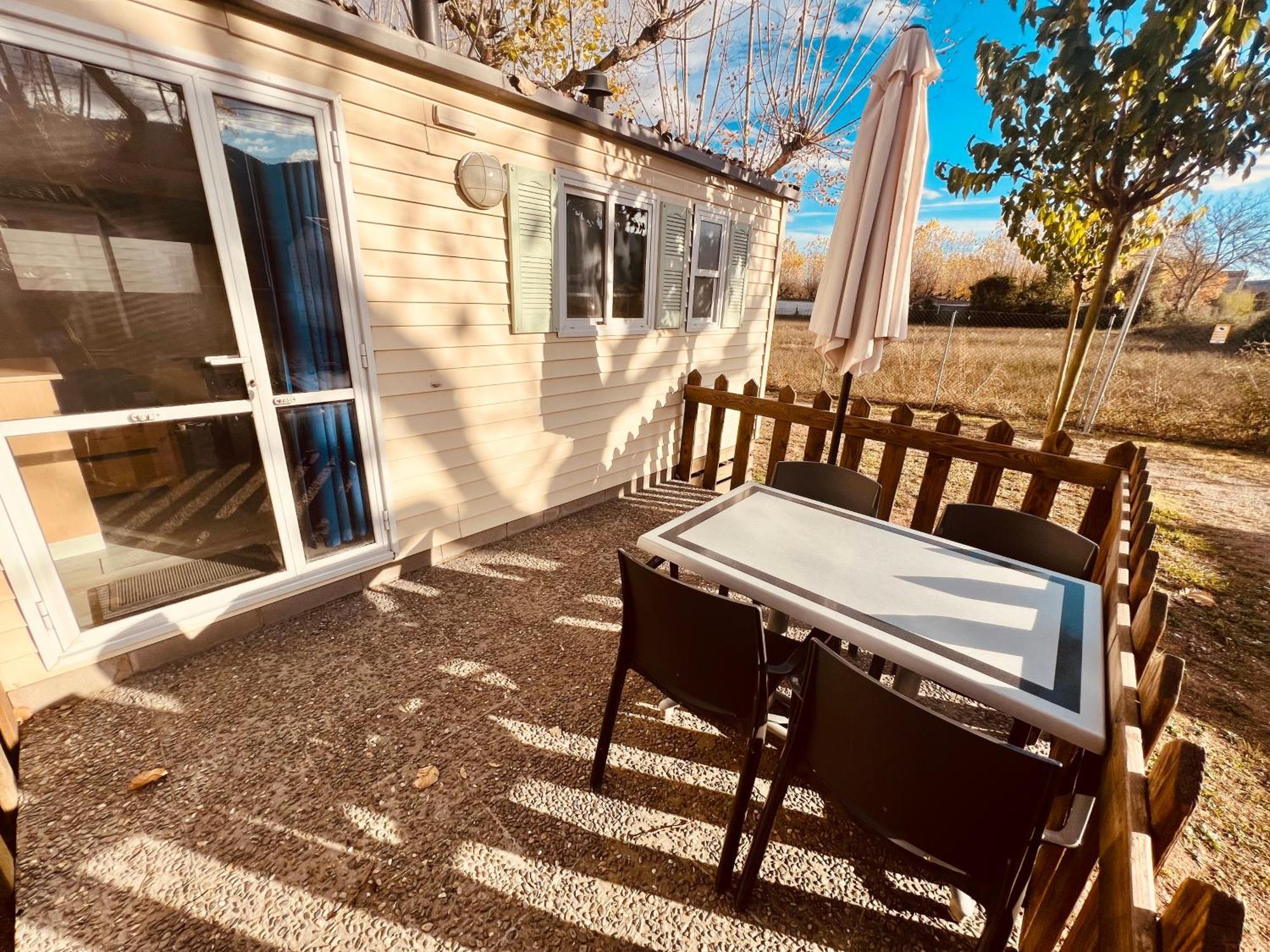 Camping Bungalow El Llac De Banyoles Porqueres Pokoj fotografie